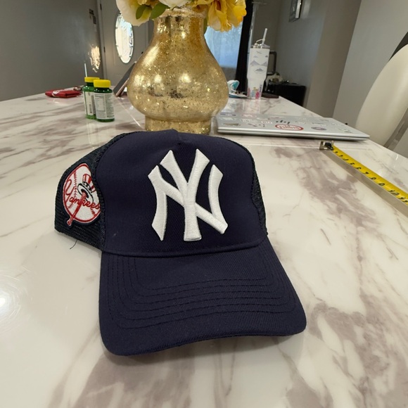 New York Yankees Navy Blue Cap - Picture 1 of 4